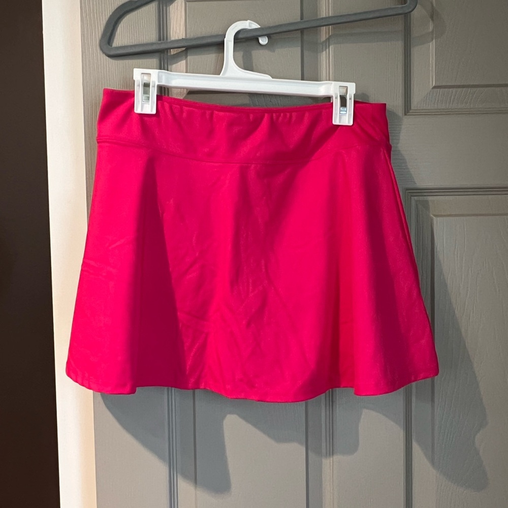 Tommy Bahama golf skort. Built in shorts. Size L. Like new.